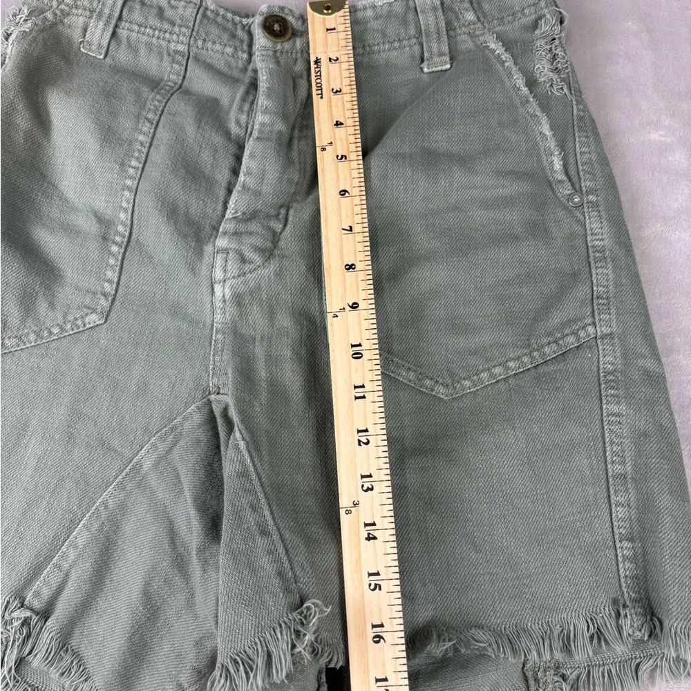 We The Free Distressed Shorts Women's US 4 Sage Green Frayed Hem High Rise Baggy - Picture 9 of 9